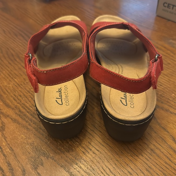Clark’s Size 9 Red Mariah Style - Picture 3 of 3